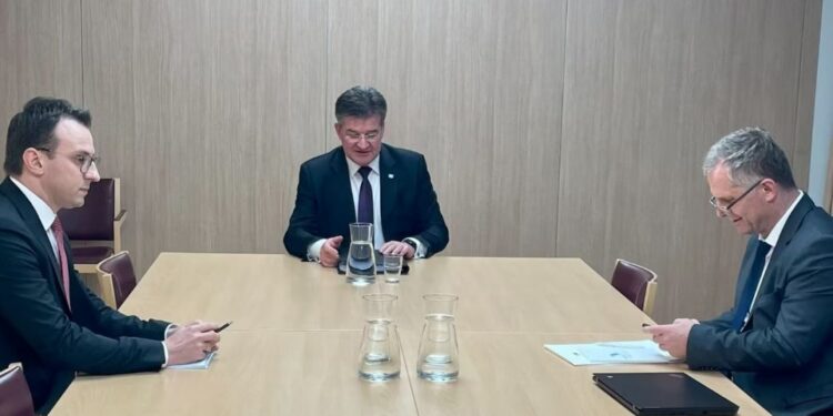 Qeveria kërkon zbatim të marrëveshjeve e qasje të barabartë për palët, një ditë para takimit në Bruksel