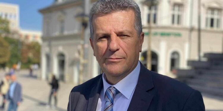 Dy pakica, dy standarde