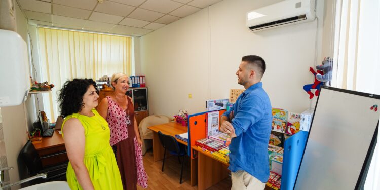 Korporata Rugove dhuron donacion për Repartin e Psikiatrisë së Fëmijëve dhe  Adoleshentëve në QKUK