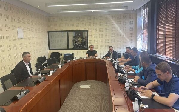 Inspektori i Përgjithshëm i AKI-së raporton me dyer të mbyllura në komision