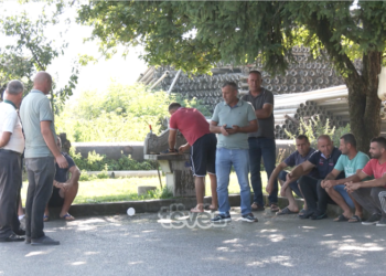 Protestojnë kultivuesit e patateve në Vushtrri, ankohen për mungesë të ujit