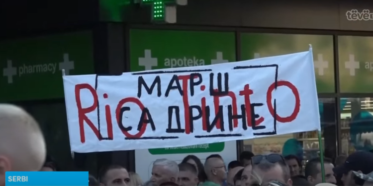 Protesta masive në Serbi për litiumin, aktivistët dhe ambientalistët kundërshtojnë marrëveshjen