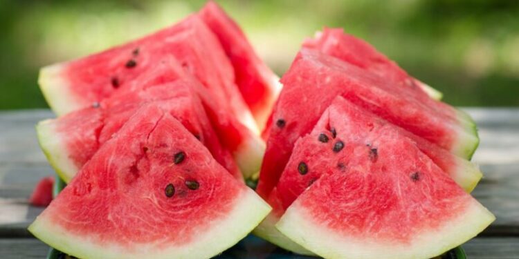 Çfarë ndodh me trupin tuaj nëse hani shumë shalqi?