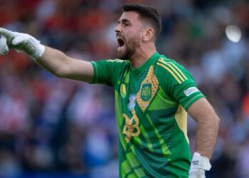 Simon operohet, katër muaj jashtë fushe