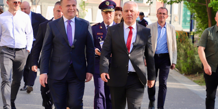 Kosova dhe Shqipëria me kontrolle të përbashkëta në pikëkalimet kufitare, Sveçla e Balla nesër nënshkruajnë protokollin