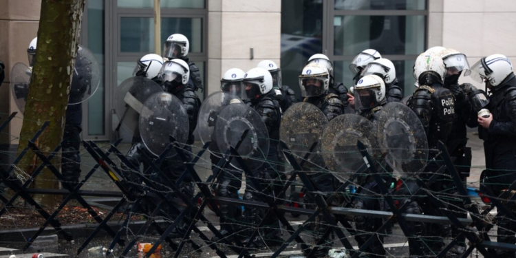 Policia belge ndalon shtatë të dyshuar për planifikim të sulmit terrorist