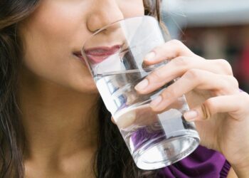 Sa ujë duhet të pini për një mendje të fortë e të shëndetshme