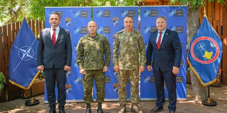 Ulutash mbledh krerët e strukturave të sigurisë në bazën e KFOR-it, flasin për nivelin e bashkëpunimit