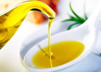 Si ta përdorni vajin e ullirit për t’u nxirë gjatë verës pa u djegur