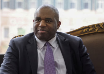 Kryediplomati britanik bën thirrje për armëpushim në Gazë