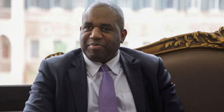 Kryediplomati britanik bën thirrje për armëpushim në Gazë