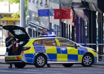 Së paku 8 të plagosur në një sulm me thikë në Angli