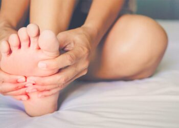 Ngërçi i gishtave të këmbës – Pse ndodh dhe si ta trajtoni