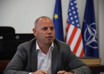 Lladrovci kërkon shpërndarjen e Kuvendit Komunal