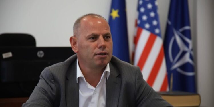 Lladrovci kërkon shpërndarjen e Kuvendit Komunal