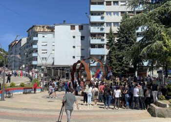 Serbët nisin të protestojnë në afërsi të Urës së Ibrit
