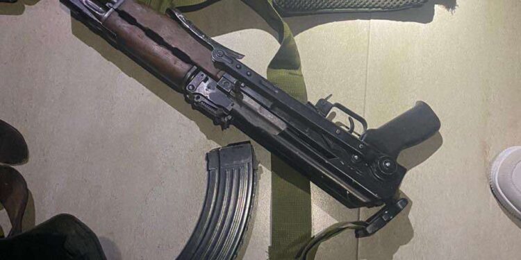 Policia konfiskon armë dhe pajisje ushtarake në Hotelin Rajska Banja