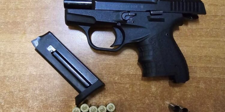 Gjuajti me armë zjarri në një aheng familjar, arrestohet një 30 vjeçar në Kaçanik