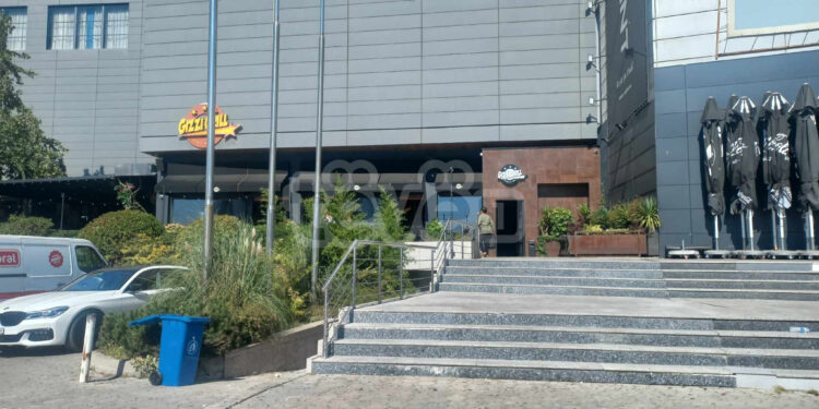 Plagosen me armë zjarri tre persona në Veternik