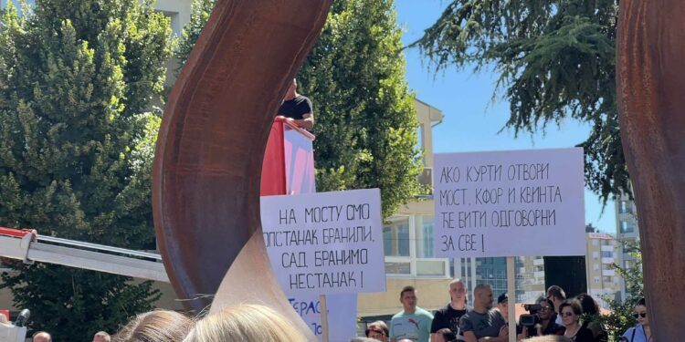 Përfundon protesta e serbëve në veri kundër hapjes së Urës së Ibrit