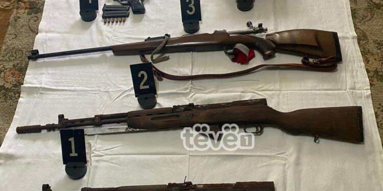 Policia me aksion në fshatin Joshevik në Banjskë – Konfiskohen pushkë, fishekë e bomba