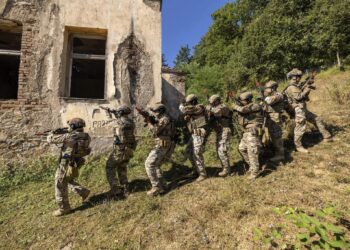 Trupat specialë të Kosovës e Shqipërisë i testojnë aftësitë reaguese, vëzhgohen nga amerikanët