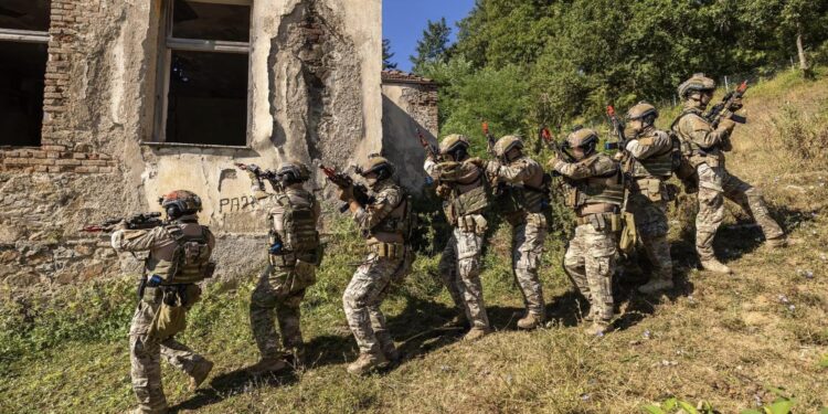 Trupat specialë të Kosovës e Shqipërisë i testojnë aftësitë reaguese, vëzhgohen nga amerikanët