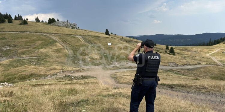 Pamje nga patrullimet e policisë në bjeshkët e Istogut, ditë më parë aty u panë ushtria serbe