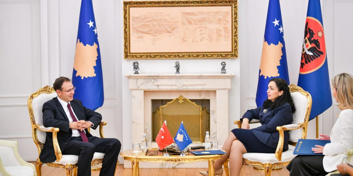 Osmani falënderon Turqinë për donacionin rreth 1 milion dollarë amerikanë për FSK-në