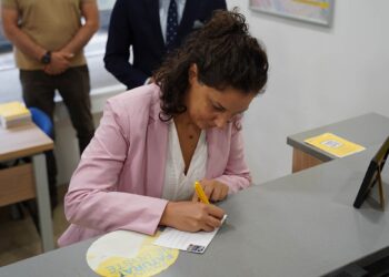 Rizvanolli: Kënaqësi të jem konsumatorja e parë e pikës së re të Postës së Kosovës në Mitrovicën Veriore