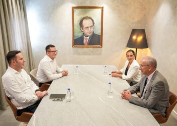 Abdixhiku pret në takim lamtumirës shefin e Misionit të OSBE-së, e falënderon për mbështetjen ndaj Kosovës