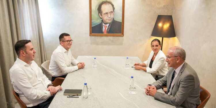 Abdixhiku pret në takim lamtumirës shefin e Misionit të OSBE-së, e falënderon për mbështetjen ndaj Kosovës