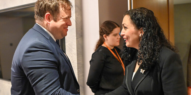 Osmani takon ministrin britanik: Aleanca me MB-në, e rëndësishme për popullin e Kosovës