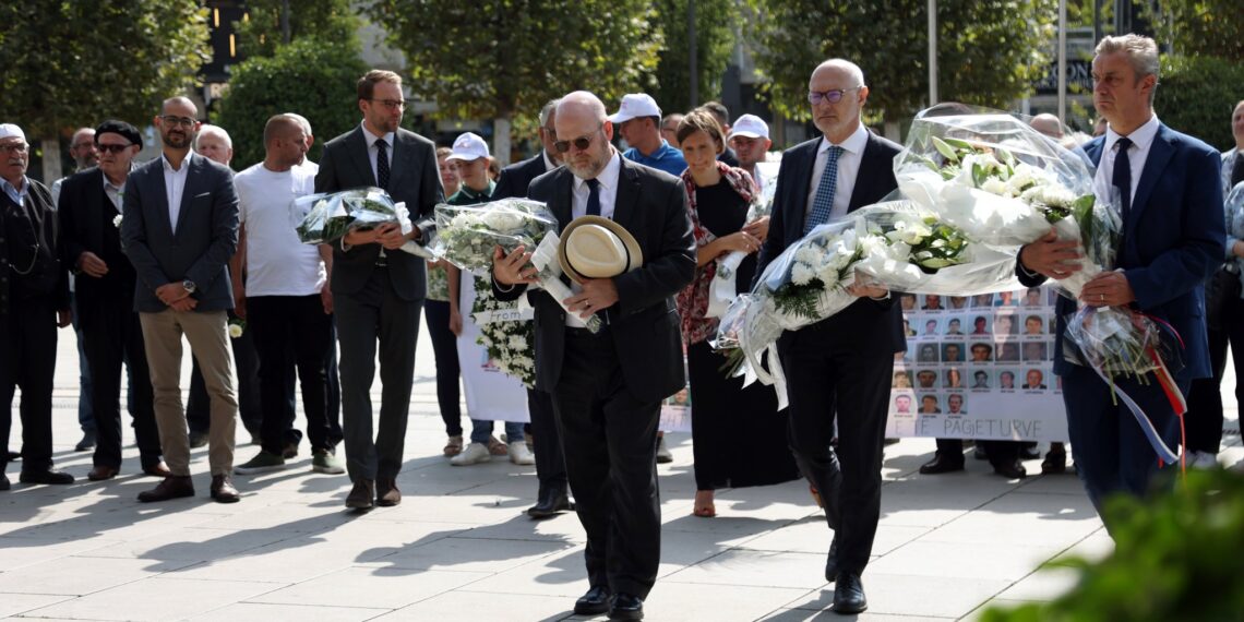 Hovenier kërkon nga krerët institucionalë të tejkalojnë dallimet dhe të zgjidhin çështjen e të zhdukurve