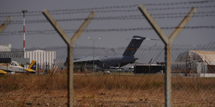 Aeroplani me të cilin besohet se ka udhëtuar në rajon shefi i CIA-s shihet në Aeroportin e Prishtinës
