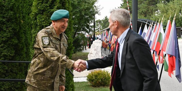 Ulutash takohet me Goffus, flasin për mbështetjen e KFOR-it mbi dialogun ndërmjet Kosovës dhe Serbisë