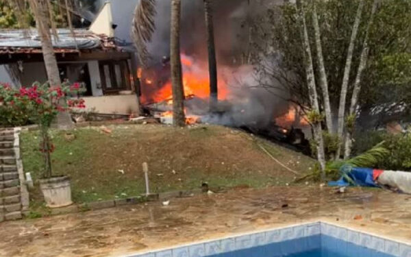 Një avion me 62 persona në bord rrëzohet në Brazil
