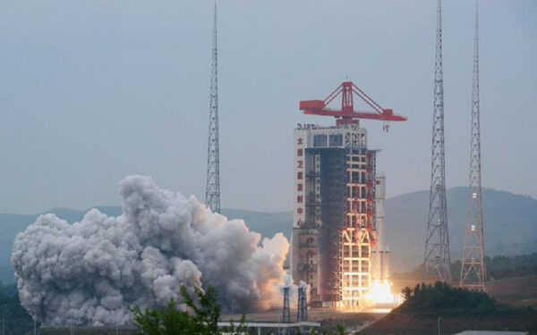 Raketa kineze u shpërbë, kërcënojnë përplasjet – mbi 1000 satelitë janë në rrezik