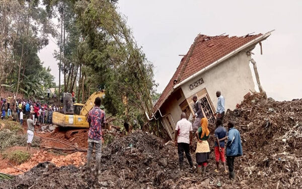 8 të vdekur nga rrëshqitjet e dheut në Uganda