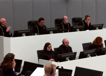 Fillon dëgjimi i ushtarakut amerikan, prezent përfaqësues të qeverisë amerikane