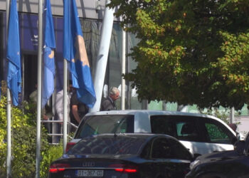 Përfundon takimi Kurti – Burns