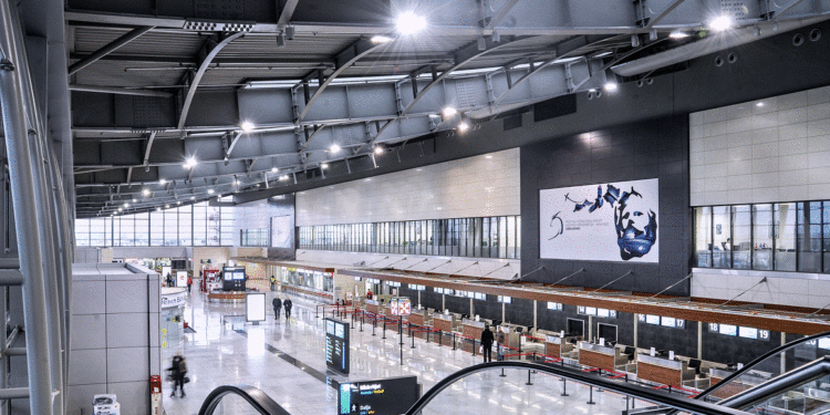 Prezantoi pasaportë të falsifikuar, arrestohet shtetasja iraniane në Aeroportin e Prishtinës