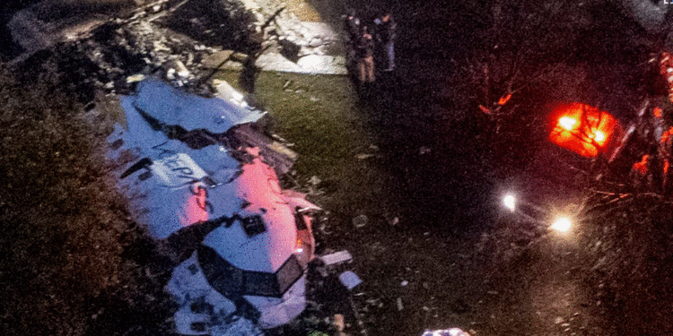 Nis largimi i trupave prej aeroplanit të rrëzuar në Brazil