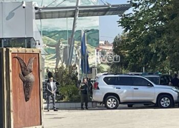 Shefi i CIA-s në objektin e Qeverisë, takon Kurtin