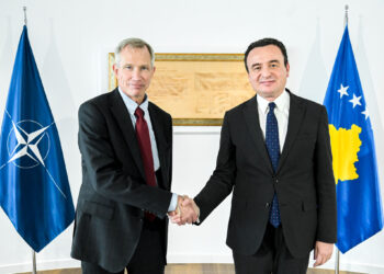 Zyrtari për operacione takohet me Kurtin, diskutojnë për bashkëpunim mes institucioneve të sigurisë e mbrojtjes