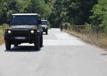 KFOR-i kryen patrullime në Leposaviq