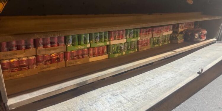 Parandalohet kontrabandimi i 1 mijë e 420 litrave të pijeve të ndryshme