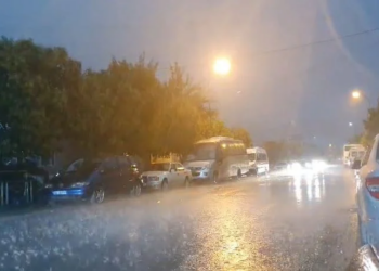 Moti në Shqipëri ‘kthesë’ të papritur, stuhi shiu dhe breshër