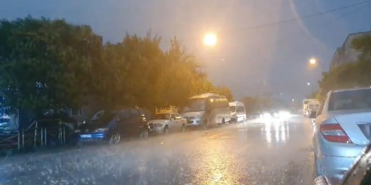 Moti në Shqipëri ‘kthesë’ të papritur, stuhi shiu dhe breshër