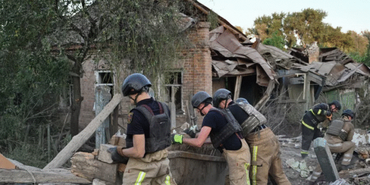 Tre të vrarë nga sulmet ruse në Donjeck teksa Ukraina rrëzon dhjetëra dronë